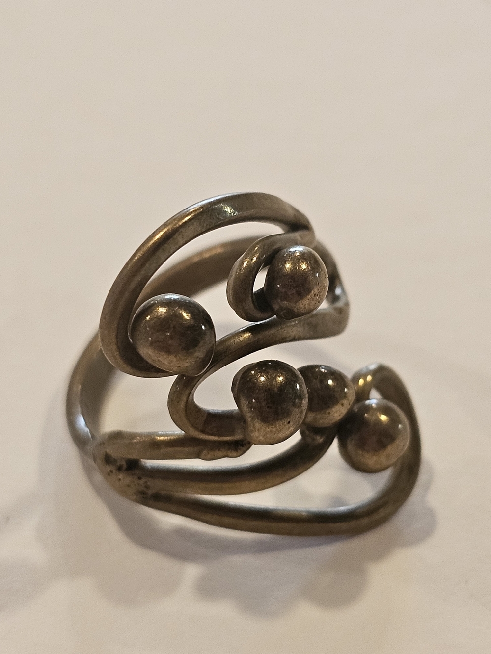 Vintage Artisan Brutalist Modernist Swirl Bead Wire Statement Ring